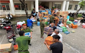 Từ Đồng Nai, hàng trăm tấn hàng cứu trợ lên đường đến các vùng lũ