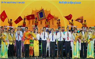 TP. Cần Thơ khai mạc Lễ hội Oóc Om Bóc - Đua ghe Ngo 2025: Tôn vinh bản sắc văn hóa Khmer Nam Bộ