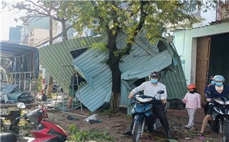 Gia Lai: Bão số 13 gây thiệt hại nặng, 1 người chết, hàng nghìn ngôi nhà bị sập và tốc mái