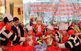 Tuyên Quang: Sôi nổi Hội thi thêu trang phục Dao đỏ tại Đường Hồng