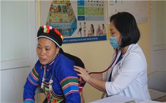 Lào Cai triển khai nhiều chính sách trong khám chữa bệnh đối với hộ nghèo, hộ DTTS