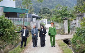 Người có uy tín ở Tú Lệ dẫn dắt người dân chung tay xây dựng cộng đồng phát triển