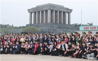 Đoàn học sinh, sinh viên, thanh niên DTTS xuất sắc, tiêu biểu báo công dâng Bác