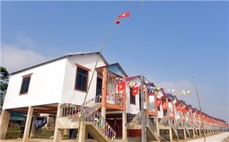 Khẩn trương nghiên cứu thiết kế, công bố các mẫu nhà chống bão, lụt