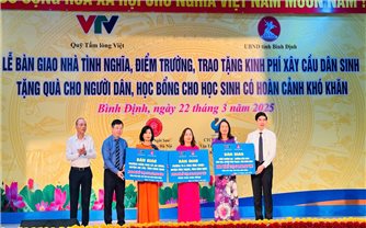 Quỹ Tấm lòng Việt bàn giao nhà tình nghĩa, điểm trường tại Bình Định