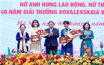 Thủ tướng gặp mặt các nữ Anh hùng, nữ tướng và trao Giải thưởng Kovalevskaia năm 2024