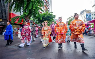 Hàng nghìn người dân TP. Hồ Chí Minh đồng diễn, diễu hành áo dài