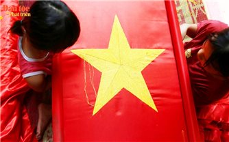 Làng nghề làm cờ Tổ quốc
