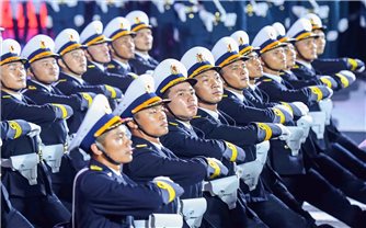 Lệnh phát rền vang, các khối diễu binh trùng điệp giữa trung tâm TP. Hồ Chí Minh trong lễ sơ duyệt
