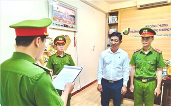 Phú Yên: Bắt tạm giam Hiệu trưởng Trường Cao đẳng Công thương miền Trung