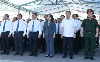 Bình Định: Dâng hoa kỷ niệm Cảng Quy Nhơn - Địa điểm 300 ngày chuyển quân tập kết ra Bắc