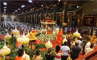 Hơn 500.000 lượt người thành kính chiêm bái Xá lợi Đức Phật tại Yên Tử