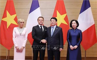 Tổng thống Pháp Emmanuel Macron và Phu nhân kết thúc chuyến thăm cấp Nhà nước tới Việt Nam