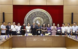 Chủ tịch Quốc hội Trần Thanh Mẫn gặp mặt đại biểu Quốc hội các khóa tỉnh Hậu Giang