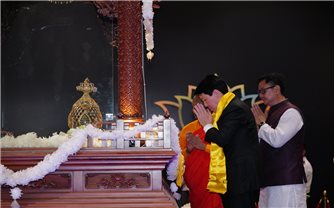 Chủ tịch nước Lương Cường chiêm bái Xá lợi Đức Phật tại chùa Thanh Tâm