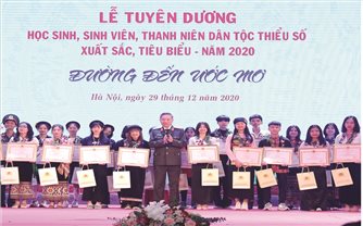 Đồng hành cùng đồng bào các dân tộc