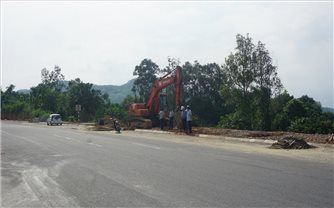 Xuất hiện vết nứt, lún trên tuyến đường nối cầu Làng Giàng (Lào Cai), tập trung theo dõi và xử lý theo đúng yêu cầu kỹ thuật