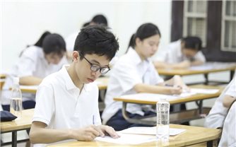 Hơn 100.000 thí sinh Hà Nội làm bài thi Ngữ văn vào lớp 10