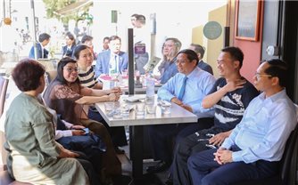 Thủ tướng Phạm Minh Chính thăm gia đình kiều bào tại Pháp