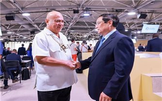 Thủ tướng Phạm Minh Chính gặp Thủ tướng Tuvalu