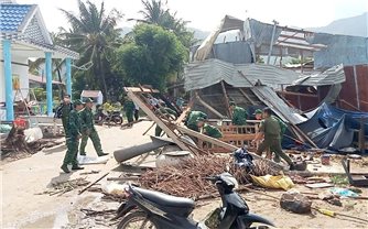 Lốc xoáy bất thường ở An Giang, nhiều hộ dân tộc Khmer bị thiệt hại