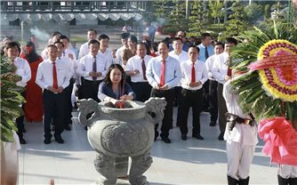 Phó Chủ tịch nước Võ Thị Ánh Xuân thăm Mẹ Việt Nam Anh hùng, thương binh tại tỉnh Cà Mau