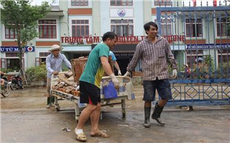 Trung tâm Y tế Tương Dương tê liệt vì lũ