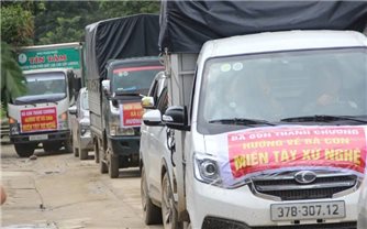 Những chuyến xe “đong đầy” nghĩa đồng bào chở về vùng lũ