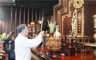 Tổng Bí thư Tô Lâm dâng hương tưởng niệm các Anh hùng, Liệt sĩ tại Điện Biên