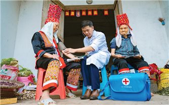 Người dân vùng cao hưởng lợi từ chính sách BHYT mới