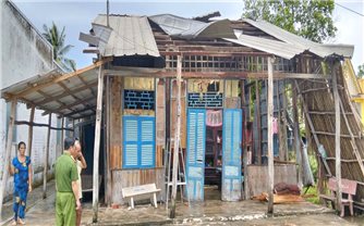 20 căn nhà ở Cà Mau bị sập và tốc mái do dông lốc và mưa lớn