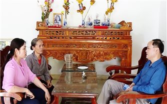 Trao nhà - trao thêm niềm tin