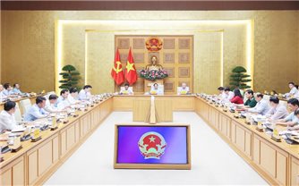 Thủ tướng: Khẩn trương hoàn thiện, trình Bộ Chính trị hai nghị quyết đột phá về giáo dục - đào tạo và chăm sóc sức khỏe nhân dân