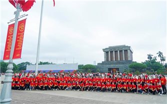 Hà Nội rực rỡ cờ hoa chào mừng đại lễ