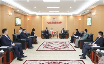 Thứ trưởng Y Thông tiếp xã giao Đoàn Ủy ban Dân tộc Nhà nước Trung Quốc