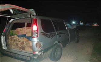 Bảo vệ rừng bắn chỉ thiên chặn xe chở gỗ lậu