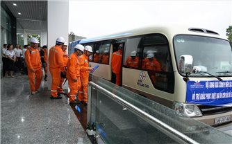 30 cán bộ, công nhân Điện lực Lào Cai lên đường hỗ trợ khắc phục hậu quả bão số 5 tại Nghệ An
