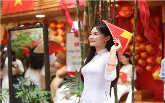 Cần Thơ rực rỡ sắc cờ dịp Quốc Khánh, người trẻ háo hức lan tỏa tình yêu Tổ quốc