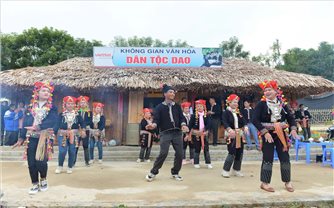 Về Mường Than đi hội xòe
