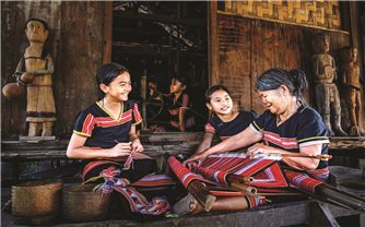 Sắc màu thổ cẩm ở vùng cao Quảng Ngãi