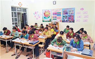 Lạng Sơn: Đầu tư xây dựng cơ sở hạ tầng các trường PTDT nội trú, bán trú và xóa mù chữ vùng DTTS