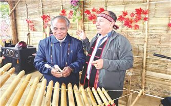 Người làm “sống lại” âm nhạc truyền thống dân tộc