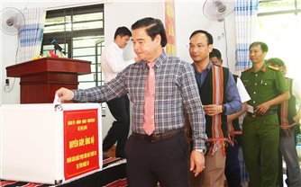 Trà Leng vận động ủng hộ khắc phục thiên tai