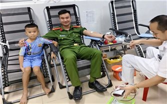 Thượng úy Công an xã kịp thời hiến máu cứu bệnh nhân nhi