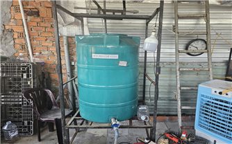 Dùng axit để sản xuất hàng ngàn lít giấm giả bán ra thị trường