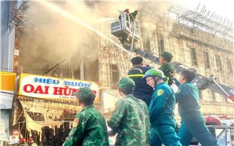 Cháy lớn lúc rạng sáng, thiêu rụi 2 cửa tiệm kinh doanh tại Cà Mau