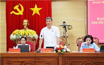Thứ trưởng Y Vinh Tơr tiếp xúc cử tri tại Đắk Lắk