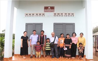 Nhiều phần quà ý nghĩa tặng đồng bào Gia Rai ở xã Ia Chim