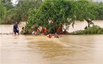 Miền núi Thanh Hóa căng mình ứng cứu dân vùng lũ