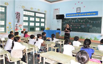 Đăk Tô: Huy động trẻ em dân tộc thiểu số đến lớp